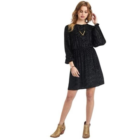 Ariat Black Shadow Mini Dress Velvet Burnout Animal Print Dolman Sleeves New Lrg - Picture 1 of 16